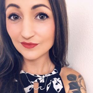 Meet your Posher, Crystal